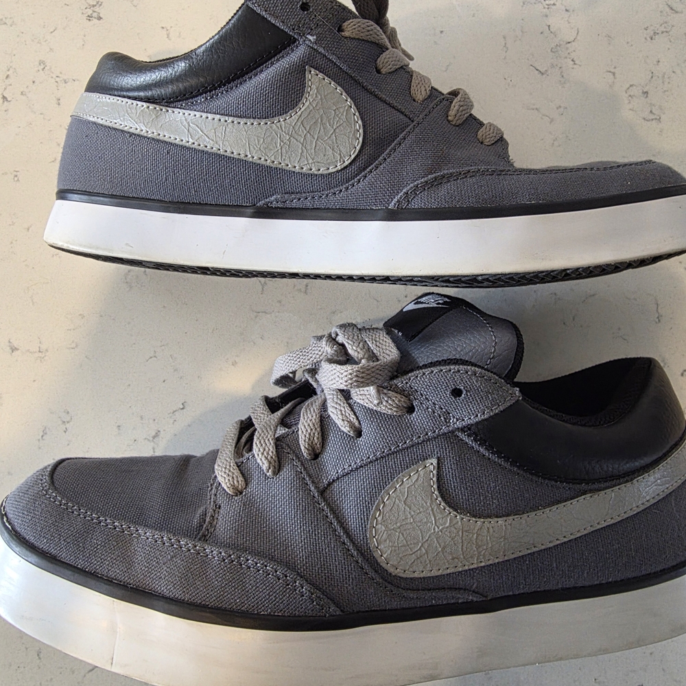Men's Gray Nike Sneakers